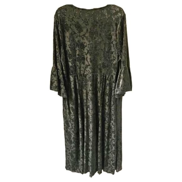 TORRID Black Sexy Lace Burnout Velvet Bell Sleeve MAXI Dress Plus Size 2X - Picture 8 of 16